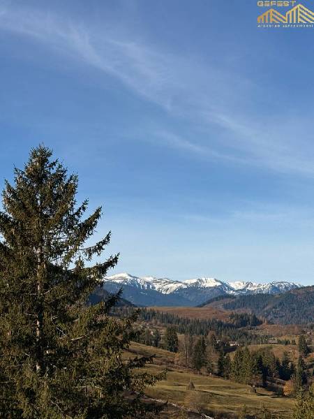 Смт. Верховина. Земельна ділянка площею 50 сотих з видом на Чорногірський хребет.